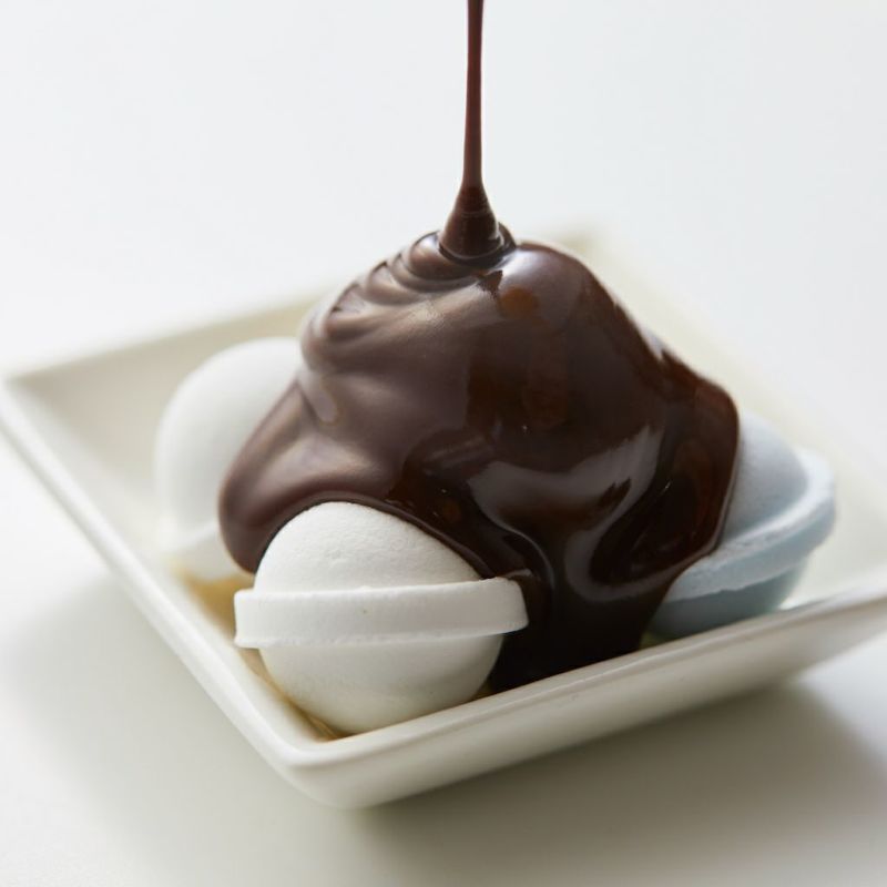 いちごヨーグルトリキュールとラムネ×チョコのお菓子セット